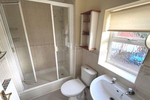 En-suite Shower- click for photo gallery